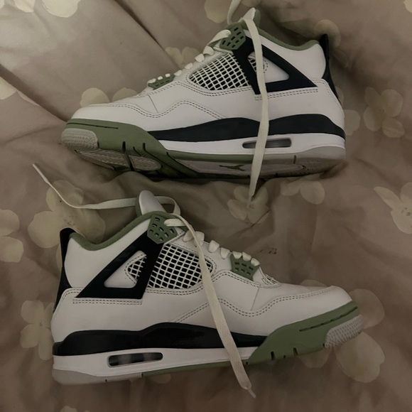 Jordan 4 Seafoams - Picture 6 of 10
